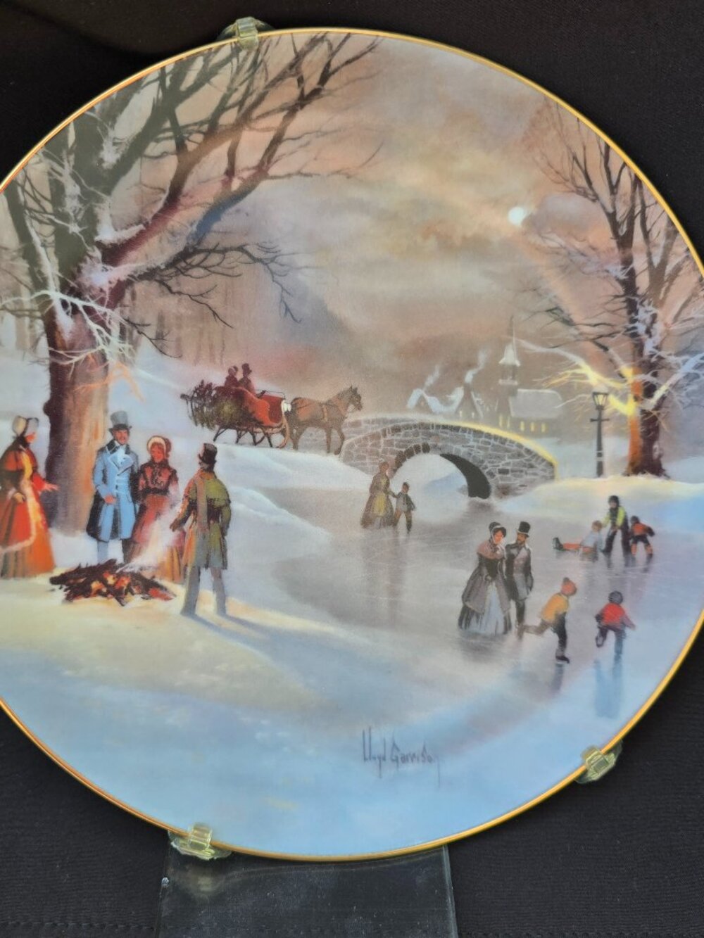 1987 W.S. George “Holiday Skaters” Lloyd Garrison Plate • Scenes of Christmas Pa